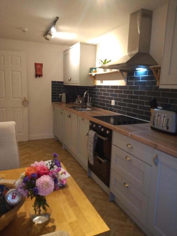 The Eaves, Glastonbury High Street 2 Bed 2 Bathroom Apartment Luaran gambar