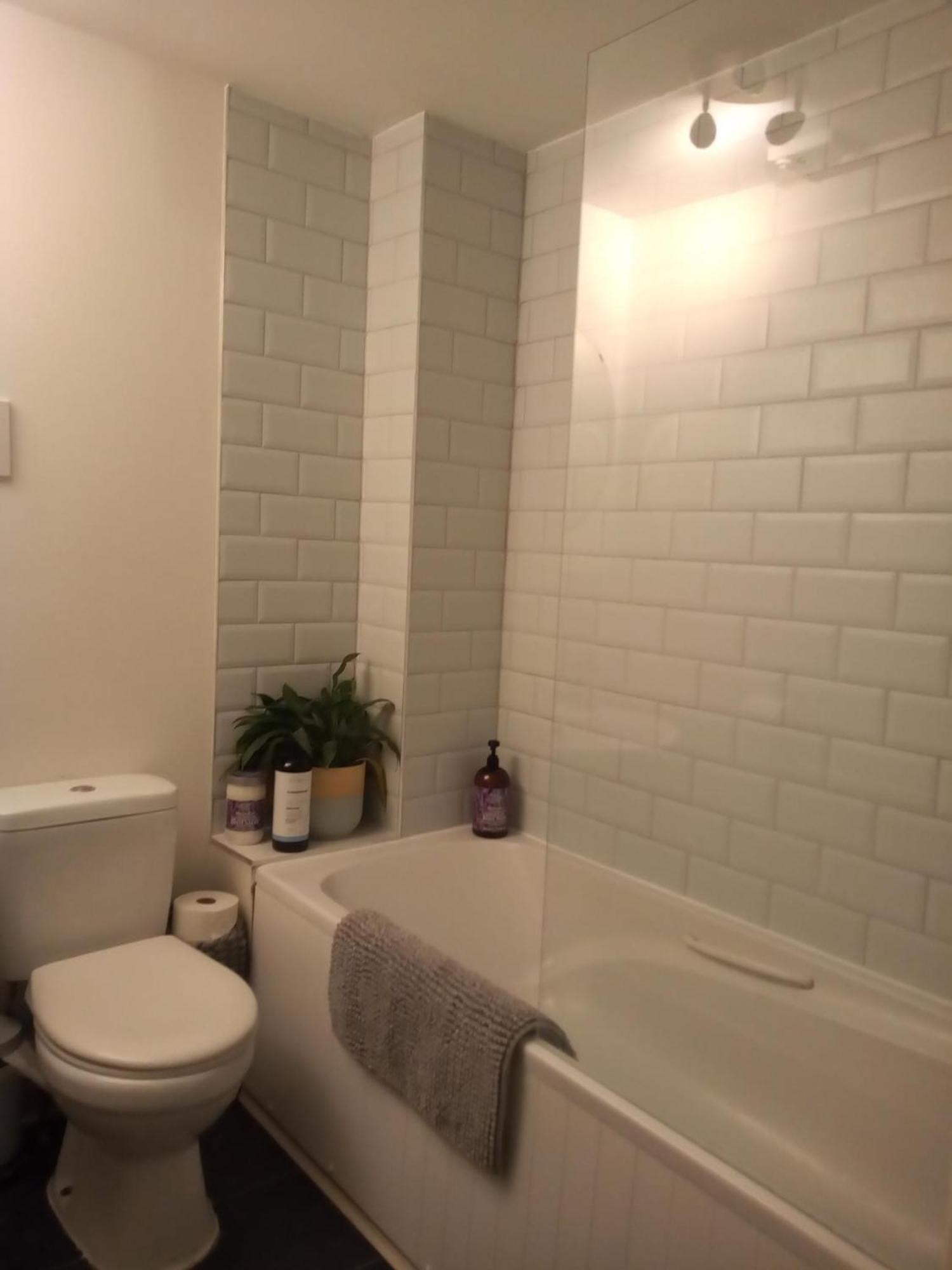 The Eaves, Glastonbury High Street 2 Bed 2 Bathroom Apartment Luaran gambar