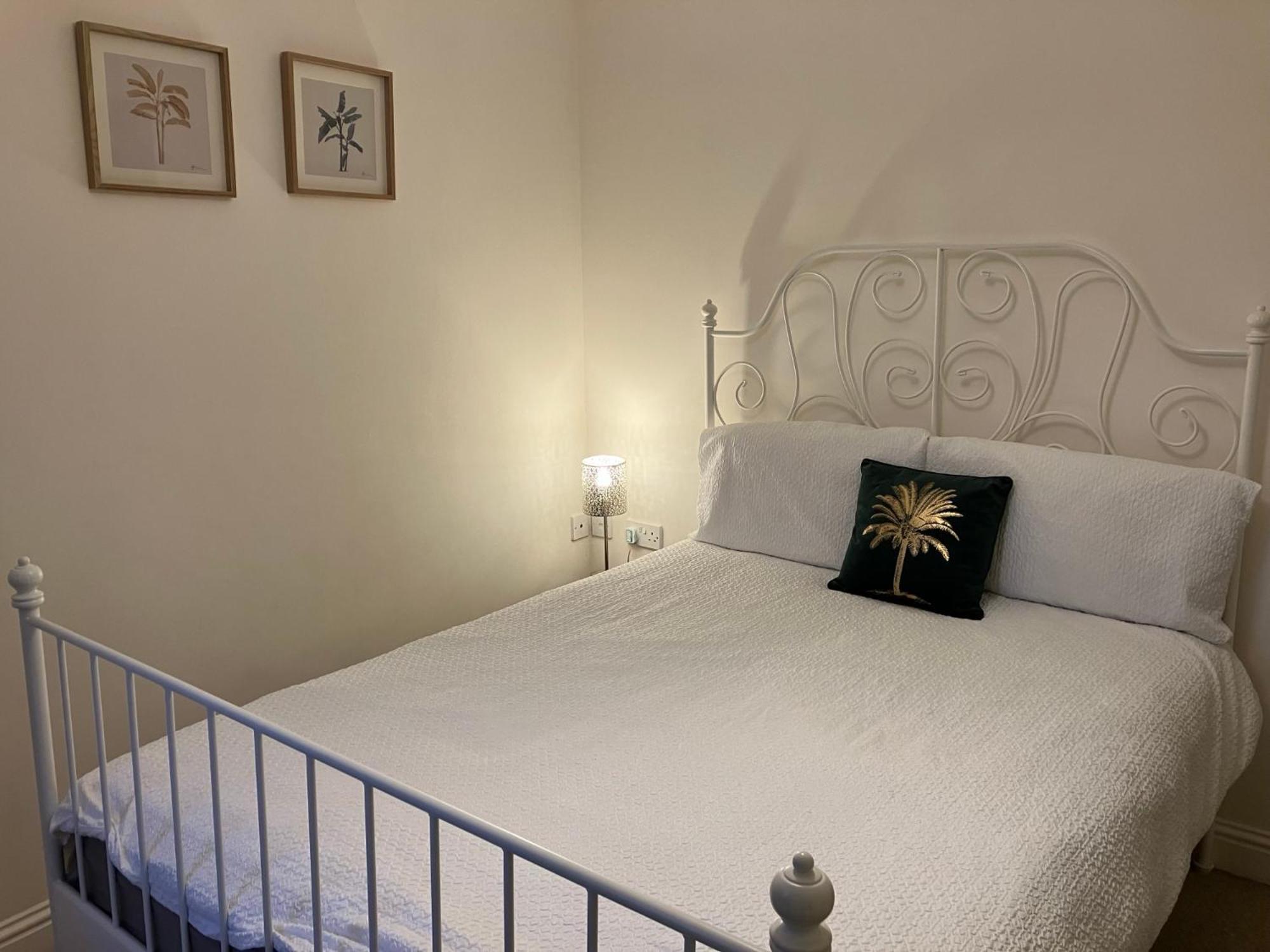 The Eaves, Glastonbury High Street 2 Bed 2 Bathroom Apartment Luaran gambar